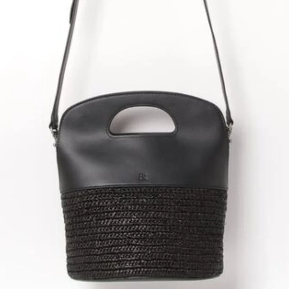 Banana Republic Bucket/Crossbody "LIKE NEW" - Picture 15 of 16